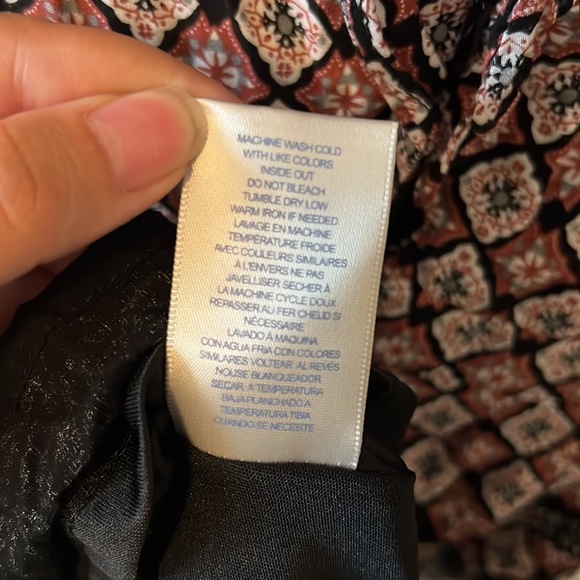 ✨3 FOR $15 SALE✨ Medallion Challis Romper By Sadie Robertson X Wild Blue - Picture 9 of 9